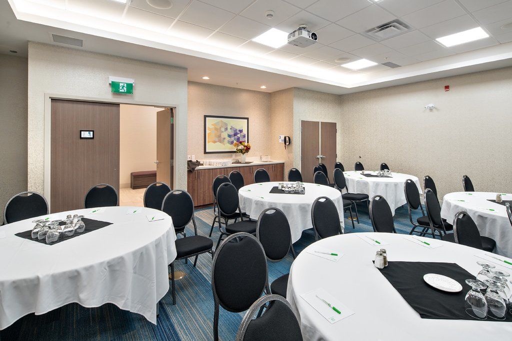 Holiday Inn Express - Red Deer North By Ihg Екстер'єр фото